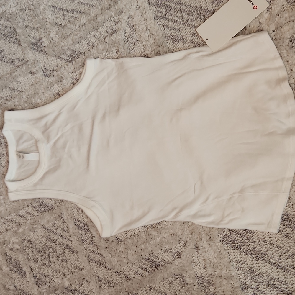 Lululemon hold tight tank- sold out!